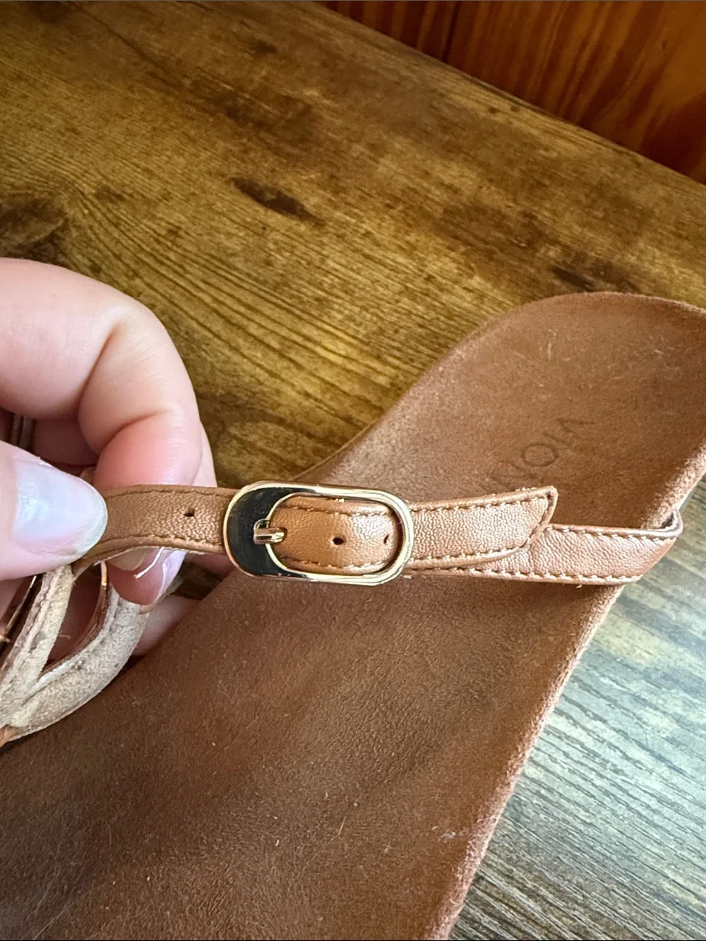 Vionic Brown Leather Ring-Detail Thong Sandals